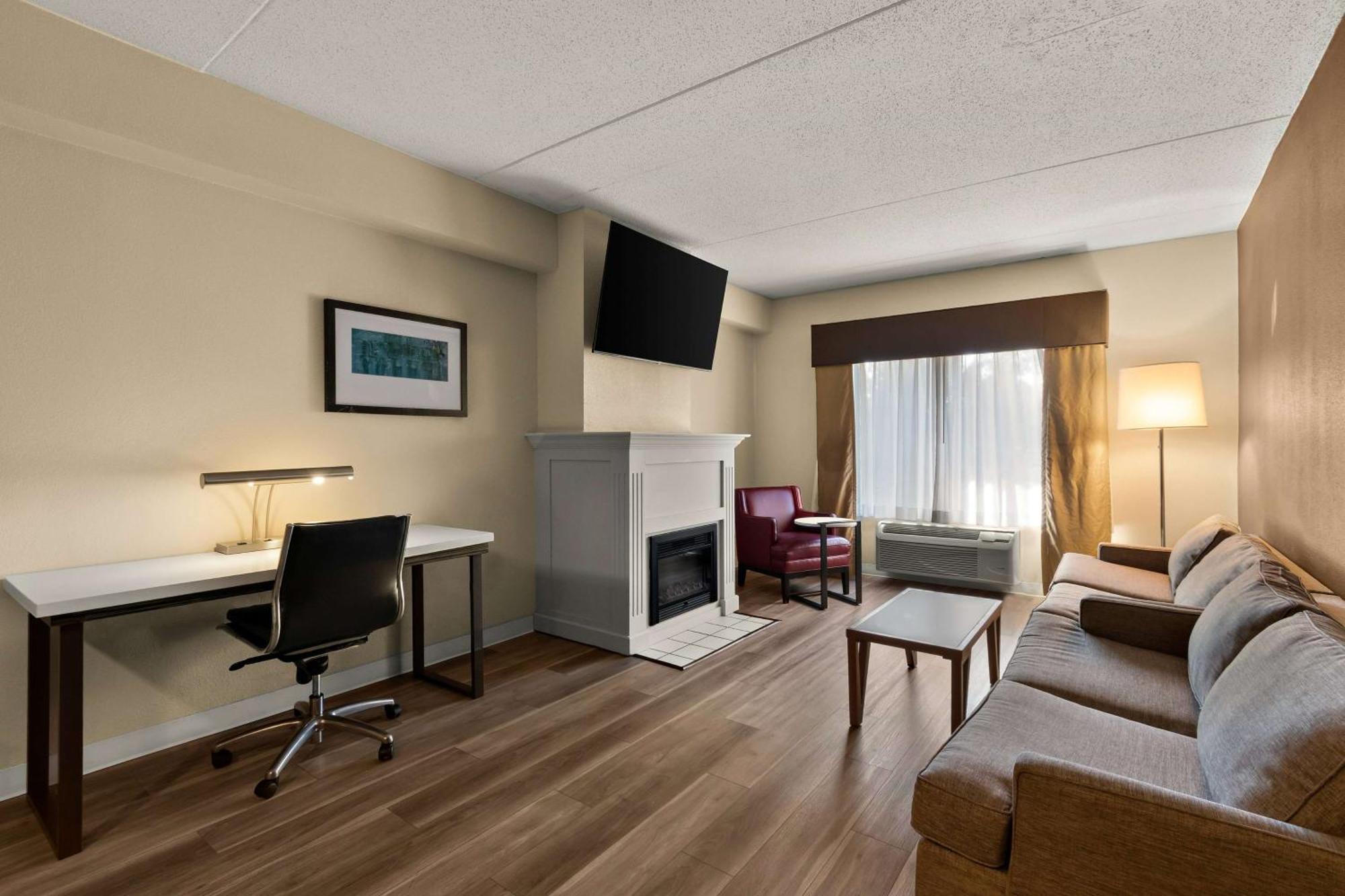 Ramada By Wyndham Harrisburg/Hershey Area Hotel Екстериор снимка