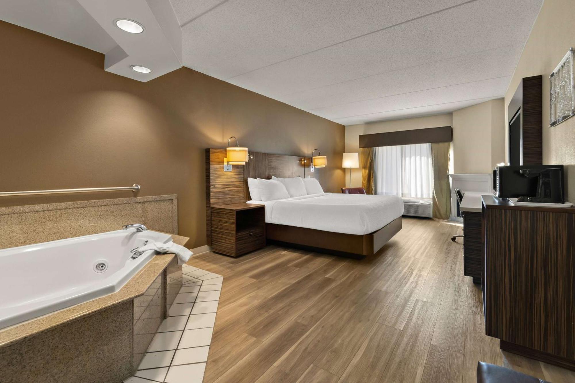 Ramada By Wyndham Harrisburg/Hershey Area Hotel Екстериор снимка